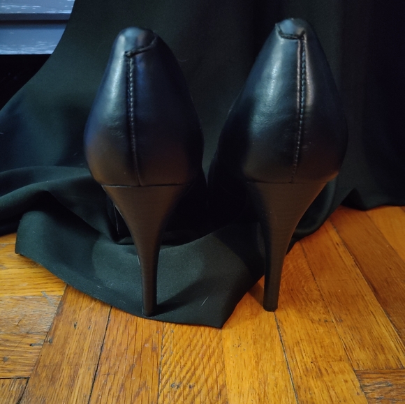 9& Co black open toe heels. - Picture 3 of 6